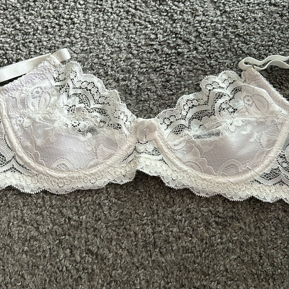 Size: 75b/XS
bought from shein 
was never worn